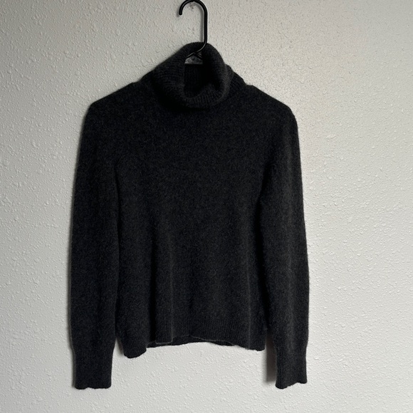 100% Cashmere Charcoal Gray Turtleneck Sweater Size S/M - Picture 3 of 6